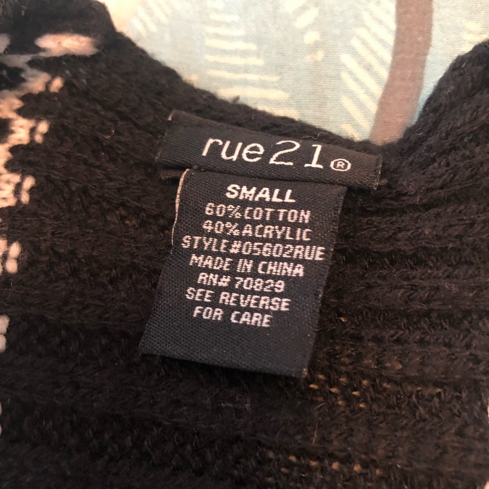 6 FOR $10 Rue 21 small sweater - Picture 4 of 4